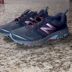 New Balance tennis shoes
